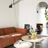 Marsden soffbord runt Ø90 beige keramik/vitpigmenterad ek