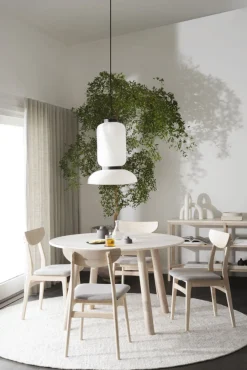 Taransay matbord Ø125 beige travertin/vitpigmenterad ek