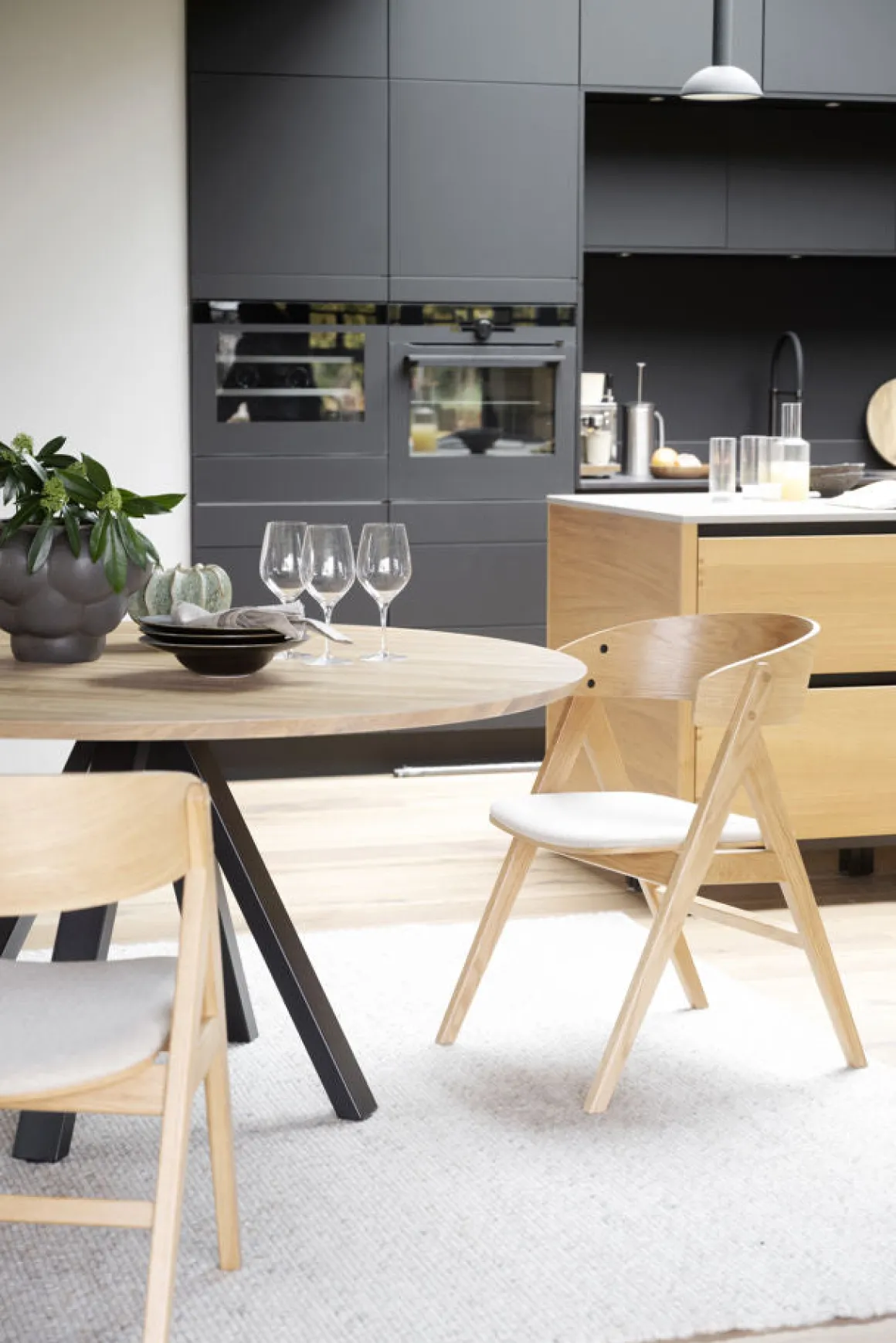 Waterton karmstol ek/beige tyg