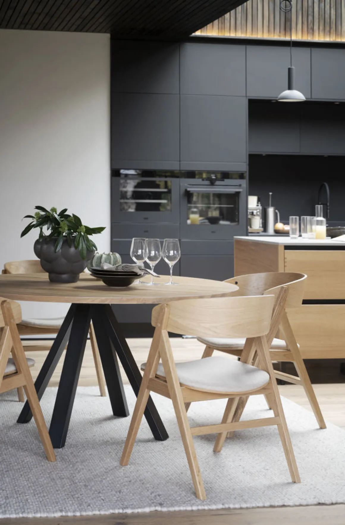 Waterton karmstol ek/beige tyg